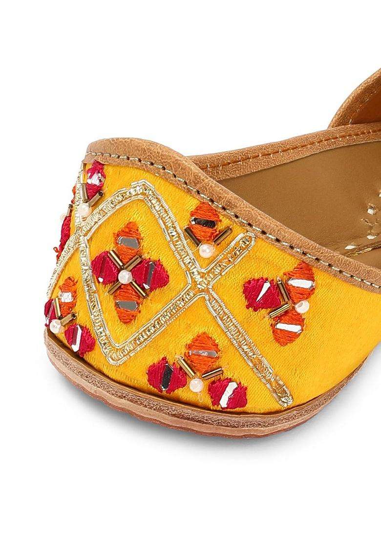 Nysah Yellow Begum Hand Embroided Punjabi Juttis - Indya
