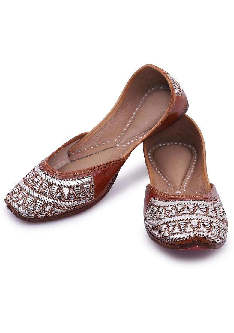 HEER Womens Traditional Embroidered Rajasthani Juti Handmade Latest Stylish Mojari Punjabi Jutti Silver Tri - Indya