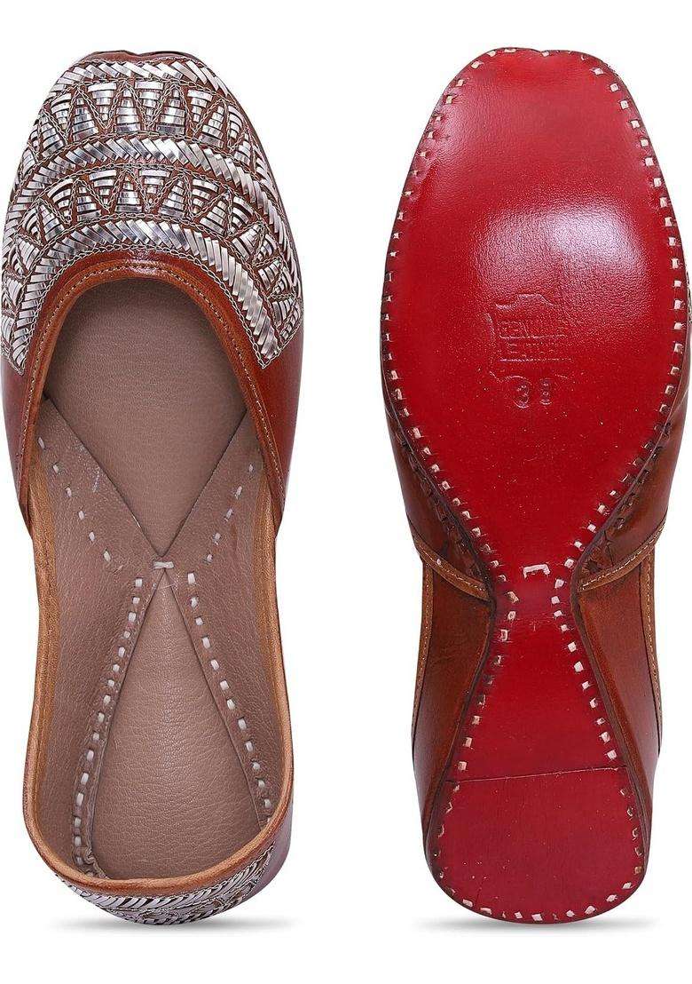 HEER Womens Traditional Embroidered Rajasthani Juti Handmade Latest Stylish Mojari Punjabi Jutti Silver Tri - Indya