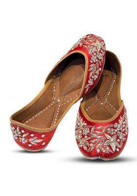 Ethniq Walks Crimson Jeweled Wedding Juttis Flat Slip