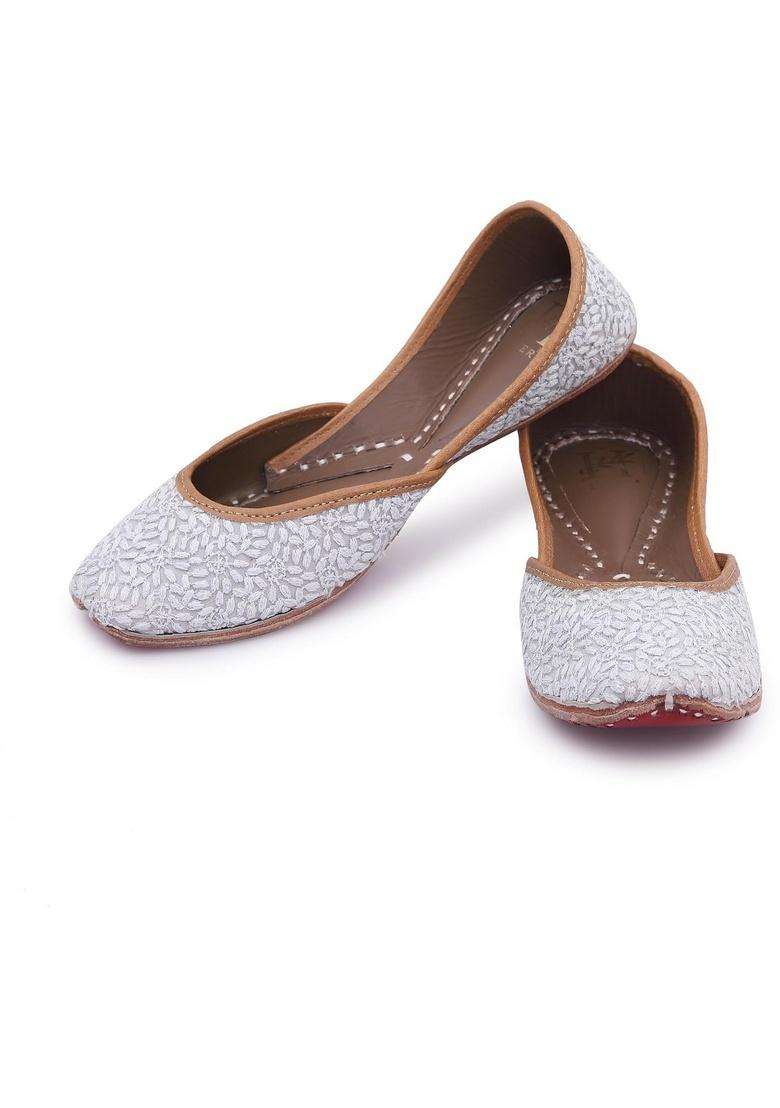 HEER Womens Traditional Embroidered Rajasthani Jutti Handmade Latest Stylish Mojari Snowy White - Indya