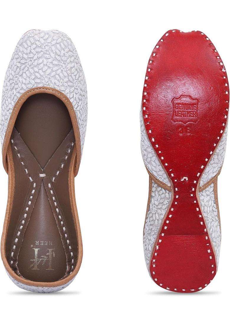 HEER Womens Traditional Embroidered Rajasthani Jutti Handmade Latest Stylish Mojari Snowy White - Indya