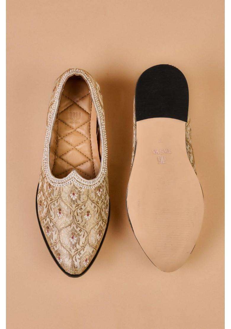 Tasva Ivory Brocade Embroidered Mojari Size XS - Indya