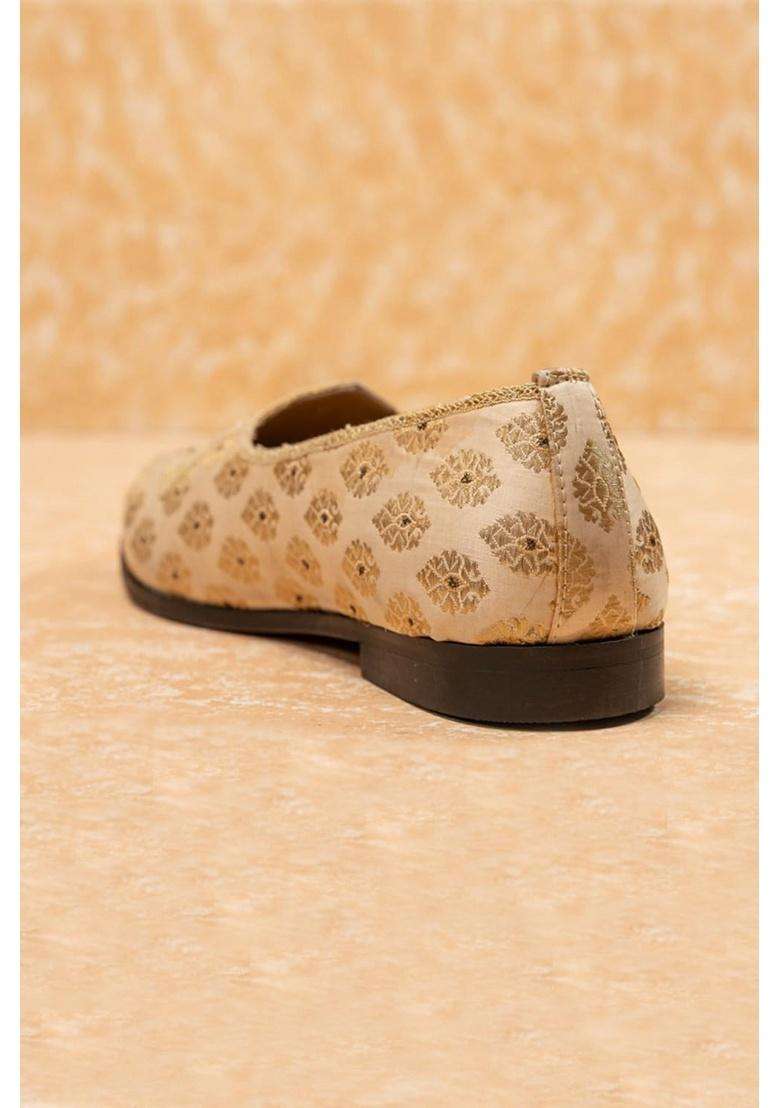 Tasva Ivory Brocade Embroidered Mojari Size XS - Indya