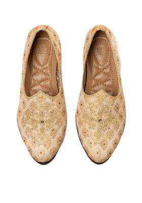 Tasva Ivory Brocade Embroidered Mojari Size XL
