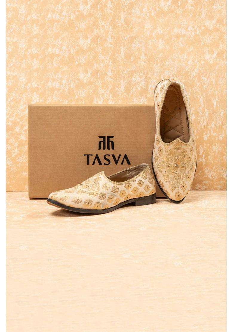 Tasva Ivory Brocade Embroidered Mojari Size M - Indya