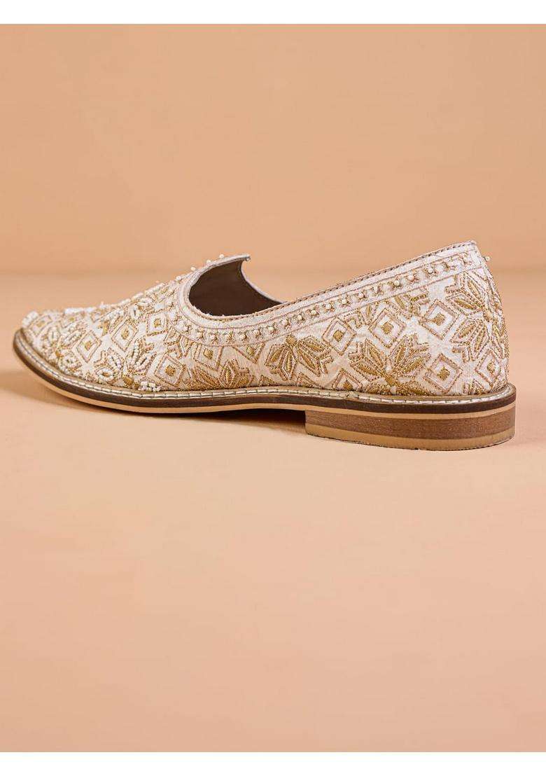 Tasva Ivory Brocade Embroidered Mojari Size 9 - Indya