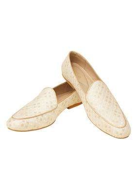 Manyavar Cream Mens Sequinned Jaal Patterned Jutti Ethnic Juttis and Mojaris