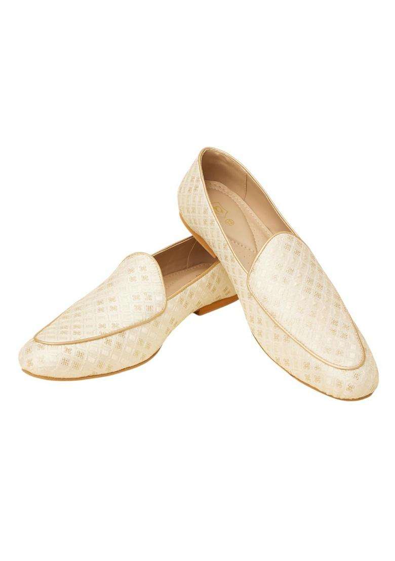 Manyavar Cream Mens Sequinned Jaal Patterned Jutti Ethnic Juttis and Mojaris - Indya