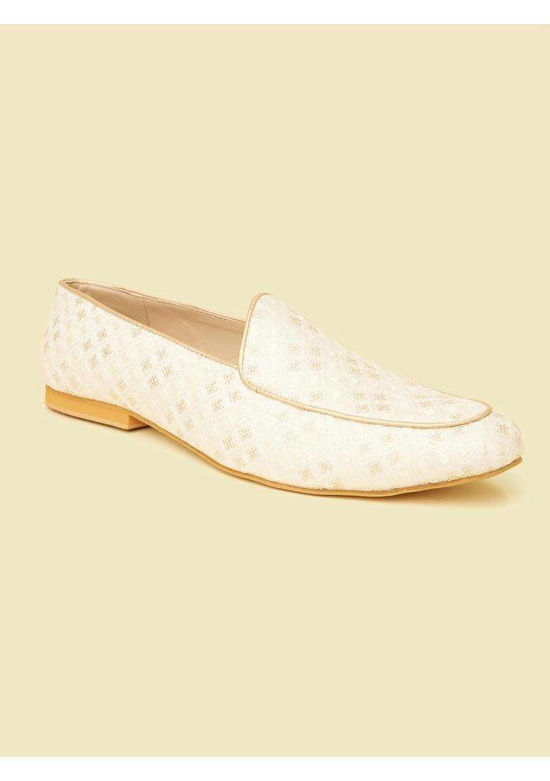 Manyavar Cream Mens Sequinned Jaal Patterned Jutti Ethnic Juttis and Mojaris - Indya