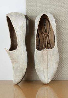 Mochi Beige Men Fabric Ethnic Mojaris with Slip on Closure and TPR Sole Perfect for Sdard Use