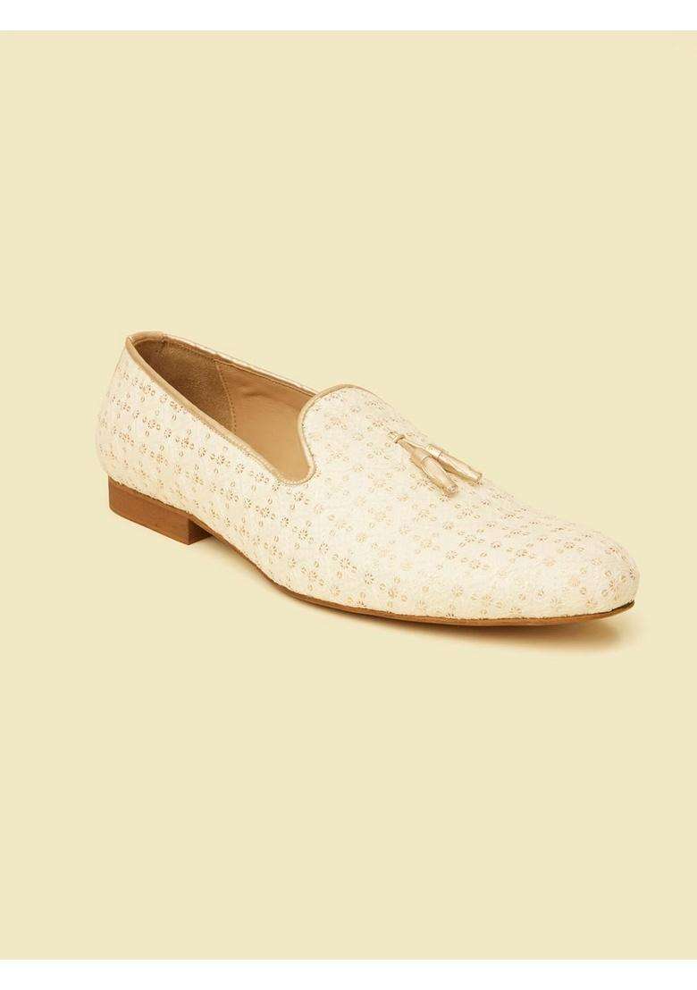 Manyavar Cream Mens Sequinned Tasseled Jutti Ethnic Juttis and Mojaris - Indya