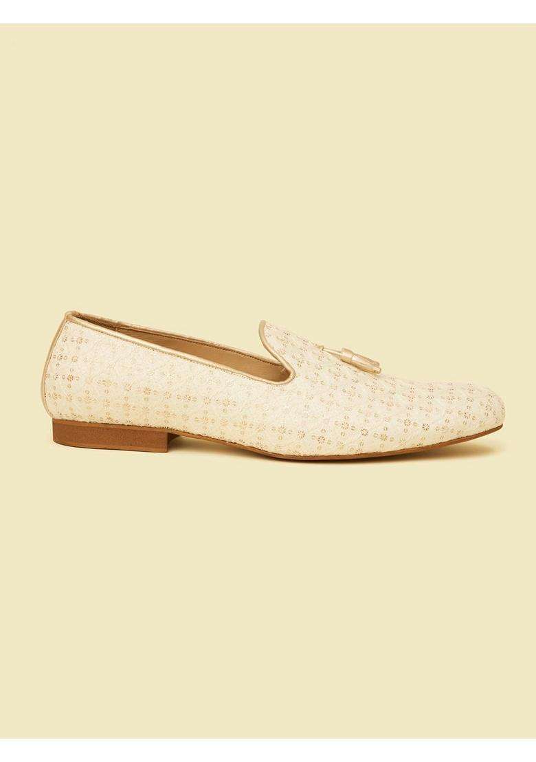 Manyavar Cream Mens Sequinned Tasseled Jutti Ethnic Juttis and Mojaris - Indya