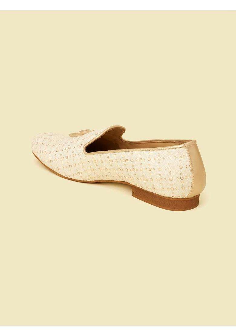 Manyavar Cream Mens Sequinned Tasseled Jutti Ethnic Juttis and Mojaris - Indya