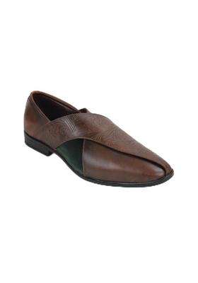 Mochi Mens Brown Fashion Closure Ethnic Jutis with Flat Sole