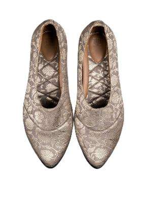 Tasva Light Grey Brocade Mojari Size L