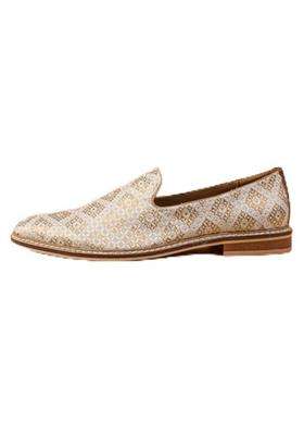 Tasva Gold Brocade Mojari Size 9