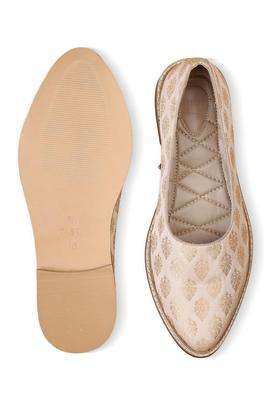Tasva Ivory Pearl Heritage Mojari