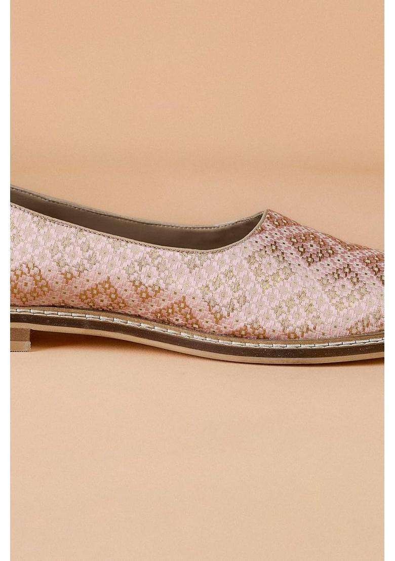 Tasva Pink Blush Brocade Mojari - Indya