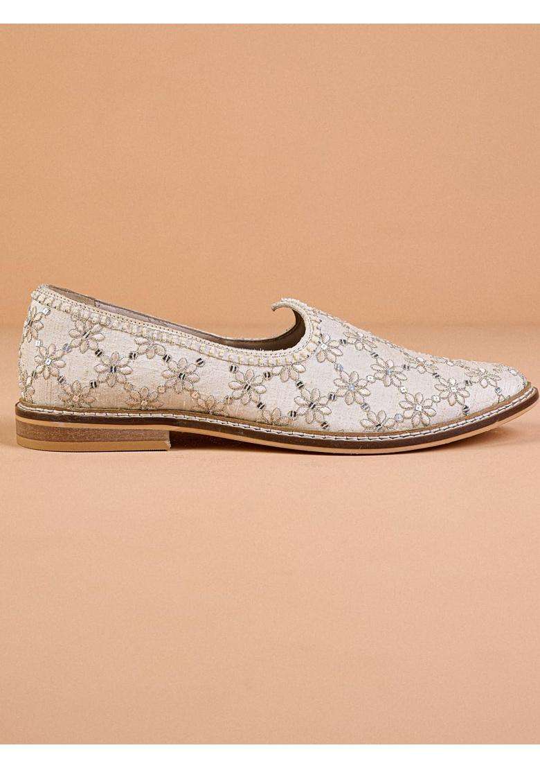 Tasva Ivory Brocade Embroidered Mojari Size 11 - Indya
