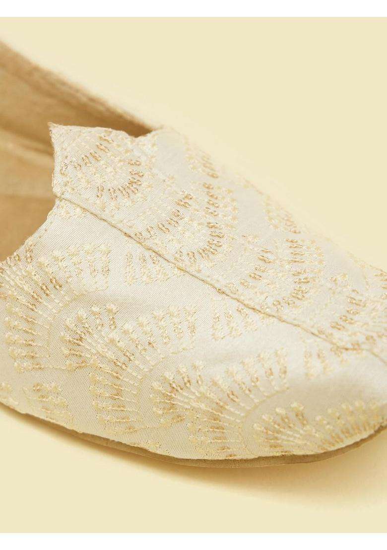Manyavar Mens Elegant Embroidered Sequinned Jutti Ethnic Juttis and Mojaris - Indya