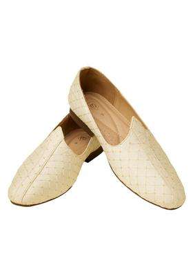 Manyavar Cream Jacquard Loafers Juti Mens Ethnic Jutti