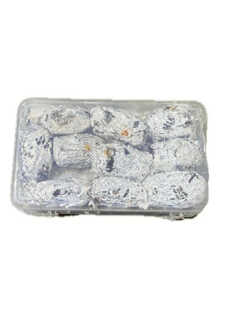 Dhanuka Paan Khajoor | Traditional Flavored Dates Mouth Freshener With Silver Coating 21 Pieces Pack