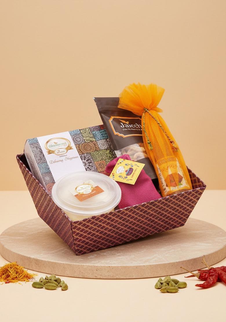 Ghasitaram Holi Sweets| Hampers| Gifts Perfect Basket Of Gujiyas, Rasgulla, Sharbat, Thandai And Butter...