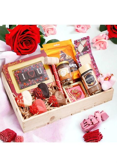 Ghasitaram Valentines Light Wooden Basket With Drinking Chocolate Hearts