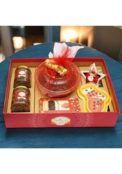 Ghasitaram Pink Hamper Tray With 500 Gms Plum Cake