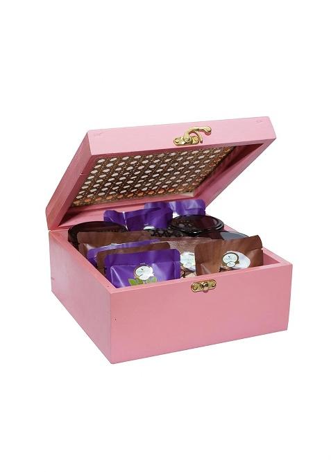 Ghasitaram Pink Cane Rattan Box Of 16 Goodies