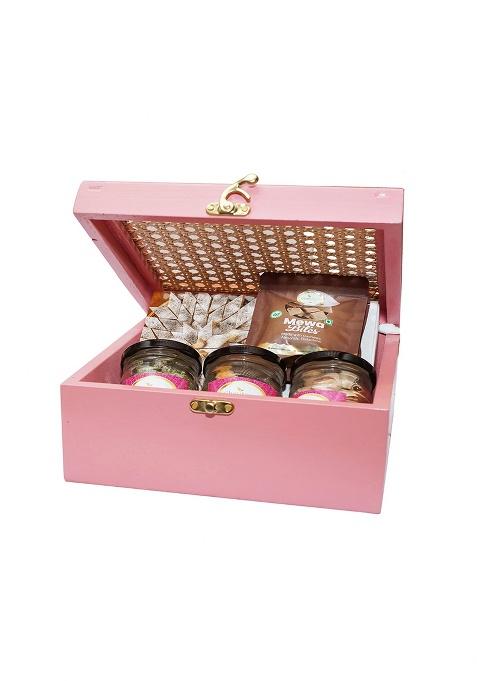 Ghasitaram Pink Cane Rattan Box With Kaju Katli, Paan Raisins, Crunchy Cashew, Pista And Mewa Bites