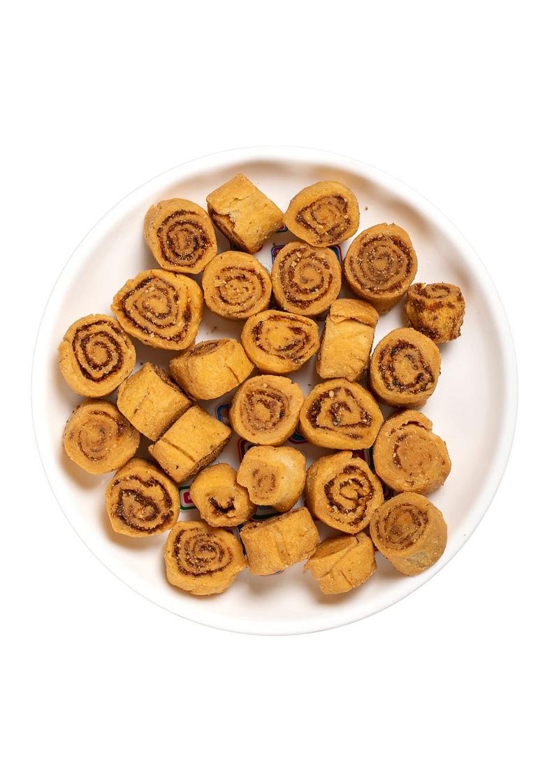 Delight Foods Bhakarwadi | Bakarwadi Snack Namkeen, 300g Delhi Special Chai Time Snacks Authentic Regional Namkeen| Traditional Indian
