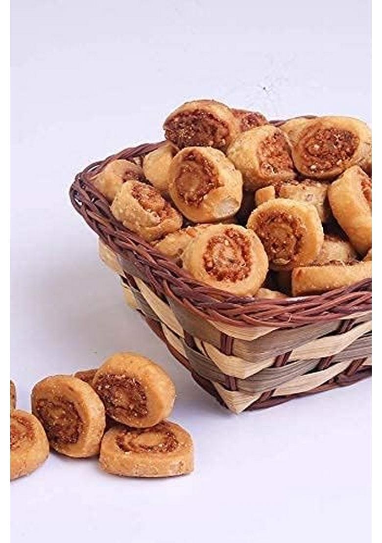 Royal Foodery Special Mini Bhakarwadi Munching Bites for Foodie Indians | Indian Namkeen Nashta Traditional Snacks Crunchy (800g, Bhakarwadi)