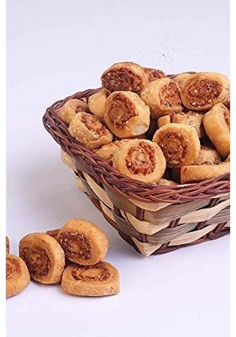Royal Foodery Special Mini Bhakarwadi Munching Bites for Foodie Indians | Indian Namkeen Nashta Traditional Snacks Crunchy (800g, Bhakarwadi)