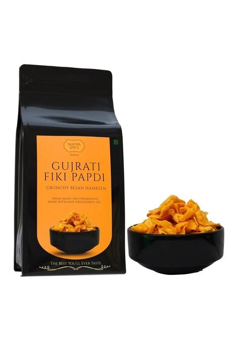 Malwa Spice Gujrati Papdi Namkeen, Crunchy Besan Snacks Handmade in Pure Groundnut Oil, 900g