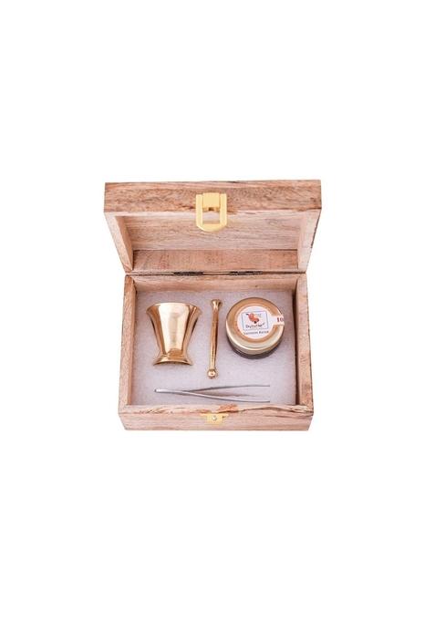 DRY FRUIT HUB Saffron Kesar 2gm Kesor | Kungumapoo Kashmir Keshar kumkumapoovu With Antique Wooden Gift Box Brass Okahlee (mortar and pestle) Plucker