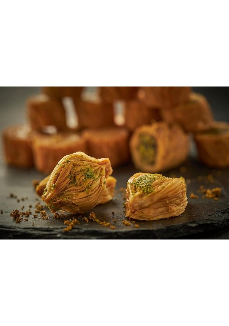 SMOOR SHAUQ Baklava by 440g Tin | Box of 20 Pcs. Assorted Cashew Square Sweet with Fresh Ghee, Nuts and Honey Indian Sweets, Turkish Delights|Best for Birthday, Anniversary, Festive Gifting