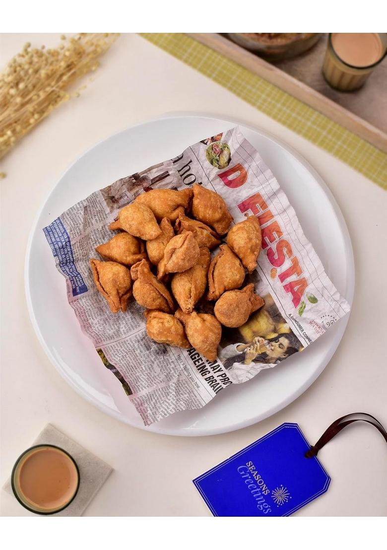 HYPERFOODS Diwali Gift For Employees Sweets Box Items Family Hamper Milk Cake Samosa with Pack of 2 Candles