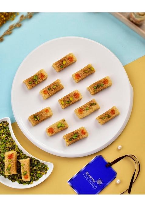 HYPERFOODS Diwali Gift For Employees Sweets Box Items Family Hamper Milk Cake Samosa with Pack of 2 Candles