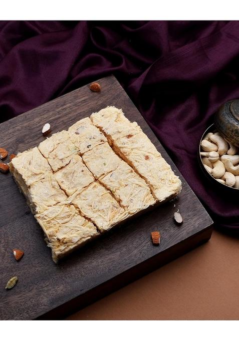 HYPERFOODS Diwali Gift For Employees Sweets Box Hamper Pack Gifts Family Mohanthaal Samosa Methi Swali Candle