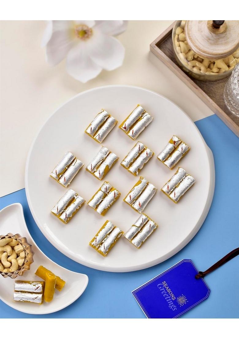 HYPERFOODS Diwali Sweets Box Gift Hamper Gifts For Employees Items Family Kesar Roll Samosa Candles