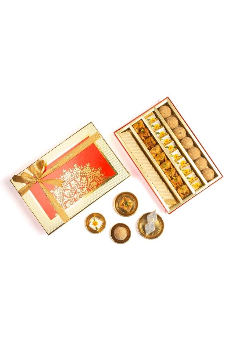 Dessert Drama Diwali Special Healthy and Delicious Kaju Katli, Baklava Pyramid, Atta Dry Fruit Laddoo, Shahi Pista Sandwich (1 Kg) Sweet Box with Ganesh ji Laxmi murti