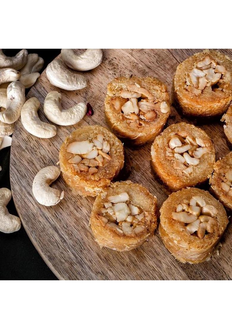 THE BAKLAVA BOX Cashew with Zero Preservatives and Contains Dry Fruits Honey 500g