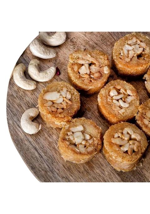 THE BAKLAVA BOX Cashew with Zero Preservatives and Contains Dry Fruits Honey 500g
