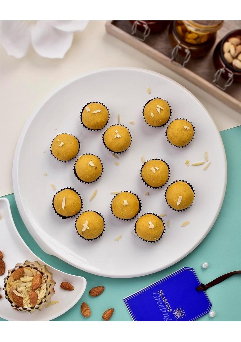 HYPERFOODS Diwali Sweets Box Gift Hamper Gifts For Employees Items Family Besan Laddoo KajuKatli Candles