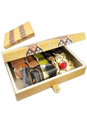 Ghasitaram Golden 6 Part Box with Cashews,Almonds,Raisins,Chakli,MEWA Bites,Banarsi Flavoured & 2 T-Lites|Dryfruit Gift Hamper|Diwali Dry Fruit|Food Gourmet Hampers|Dry Fruit|Dryfruit Hamper