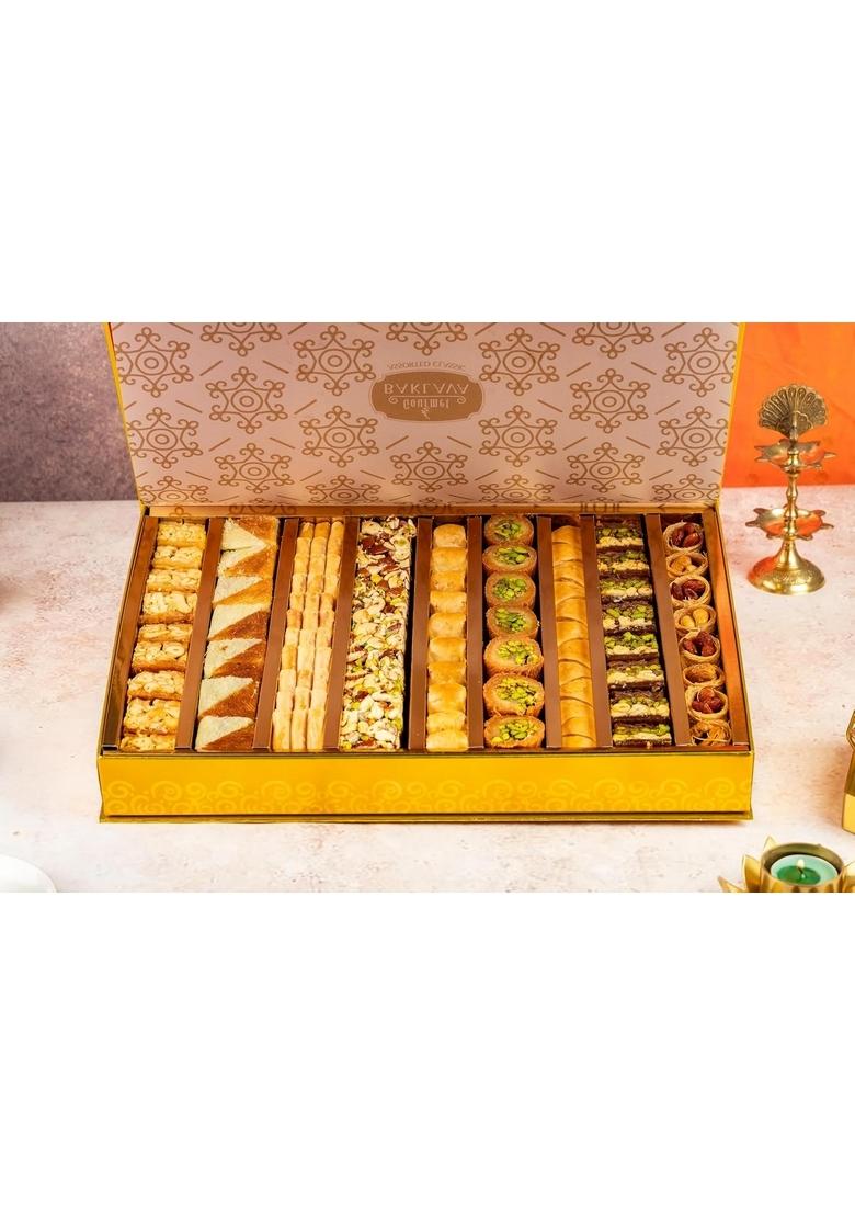 Gourmet Baklava Assorted Sweets Gift Box 1Kg Cashew, Almond & Balloria with Fresh Ghee, Nuts Honey | Imperial Festive for Diwali, Weddings Premium Gifting