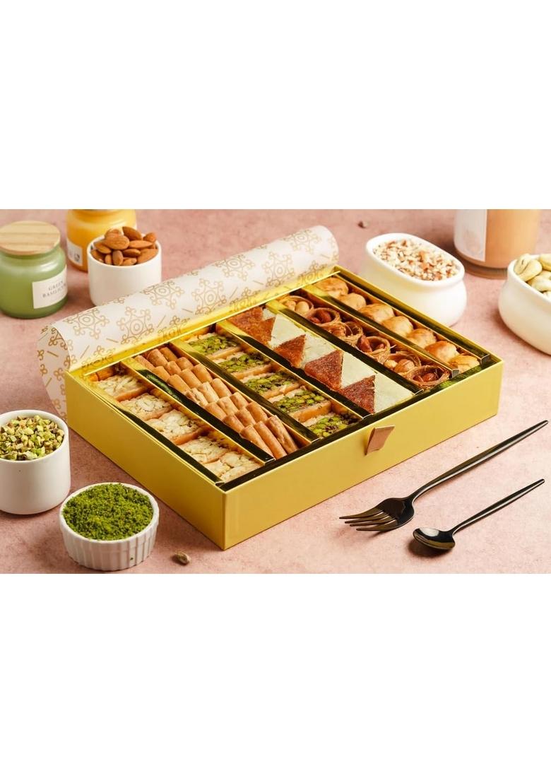 Gourmet Baklava Assorted Sweets Cashew Baklava, Balloria, and Almond With Fresh Ghee, Nuts, Honey Packed in an Imperial Gift Box (500 grams)