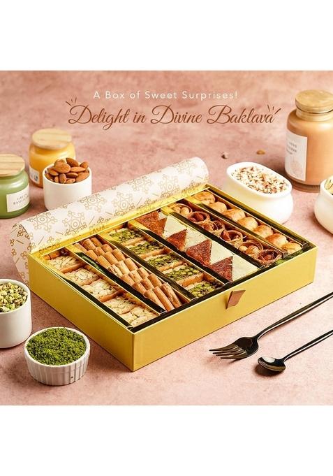 Gourmet Baklava Assorted Baklavas Sweets (500 grams) of Cashew, Pista & Almond Baklava, Balloria, Lady Finger, Cashew Nest With Fresh Ghee, Nuts and Honey Packed in Imperial Gift Box
